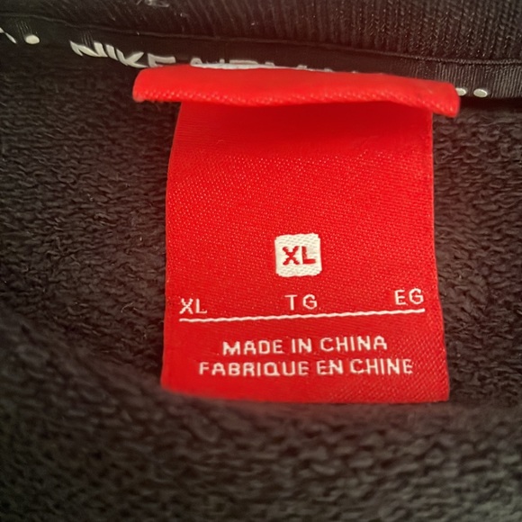 Nike Air Max Crewneck. Size XL slight cracking on front logo - Picture 3 of 7